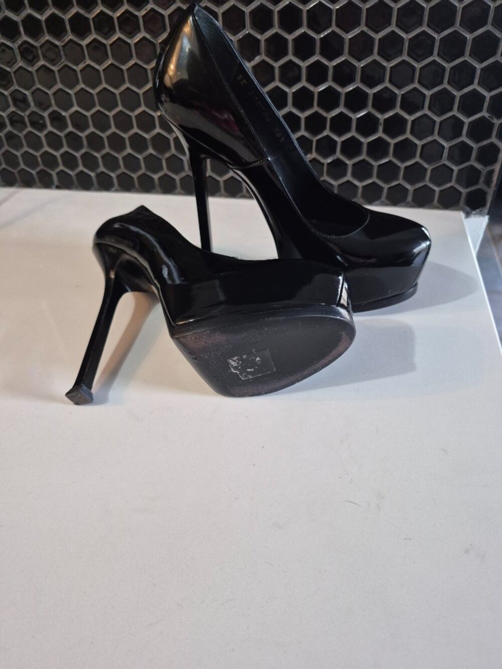High heels - Picture 3 of 4